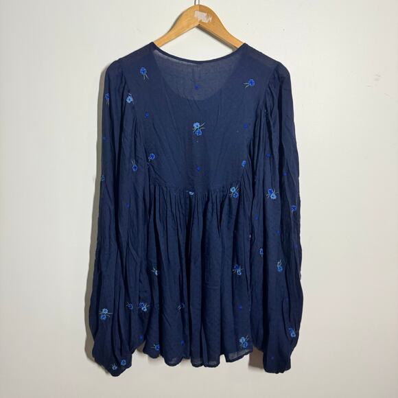 Free People Kiss From A Rose Tunic Boho Top Women M Blue Embroidery Oversized - Picture 2 of 11